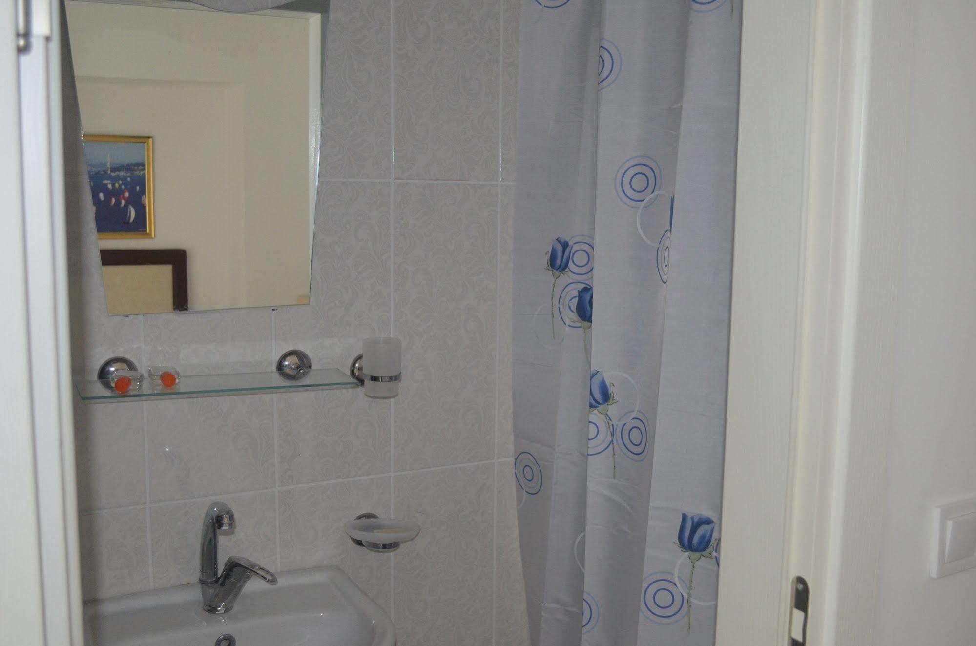 Lacivert Hotel ไอวาลิค ภายนอก รูปภาพ