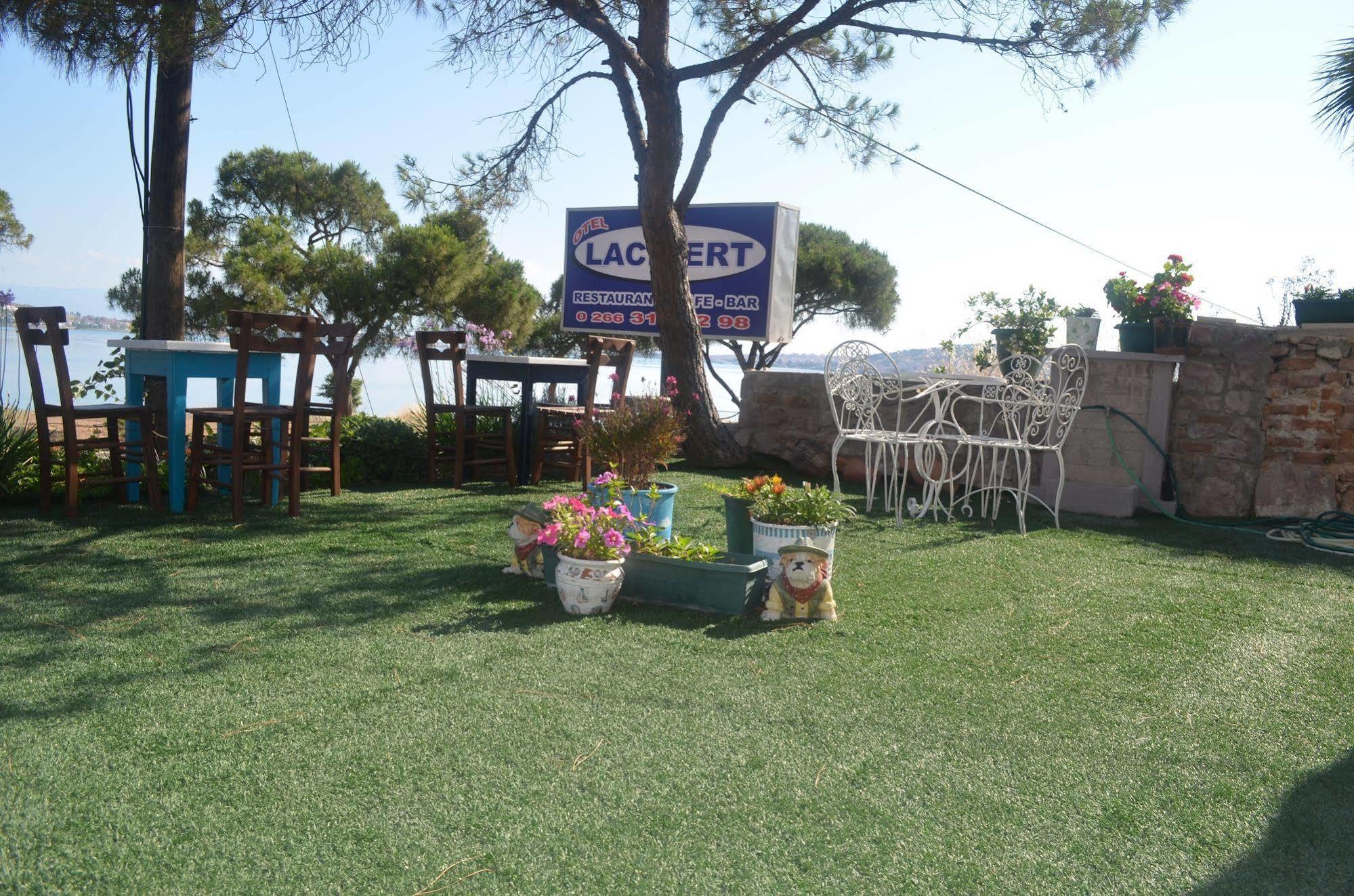 Lacivert Hotel ไอวาลิค ภายนอก รูปภาพ